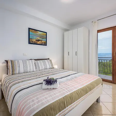 2 Bedroom Beautiful In Labin *