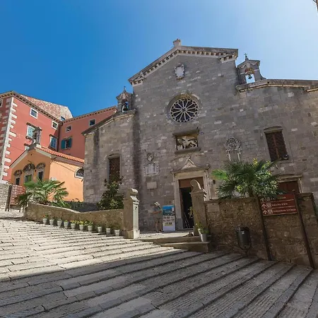 Front In Labin With Sauna