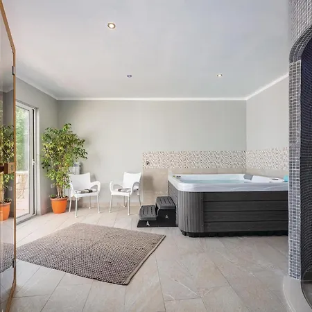 Apartamento Front In Labin With Sauna