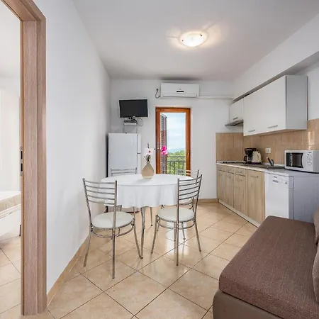 Front In Labin With Sauna Apartamento