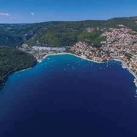 Apartamento Front In Labin With Sauna