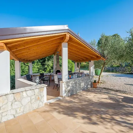 Apartamento Front In Labin With Sauna