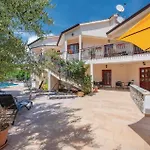 דירה Front In Labin With Sauna *